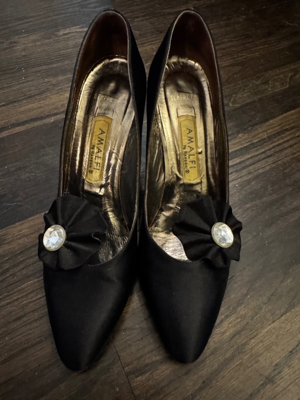 Vintage Amalfi Black Pumps